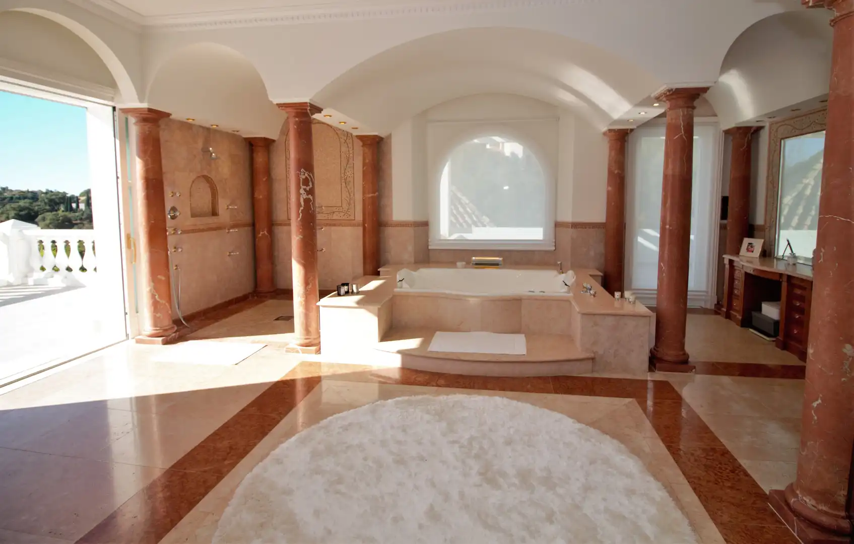 Bany de Casa o xalet en venda en Benahavís amb Aire condicionat, Jardí privat i Piscina