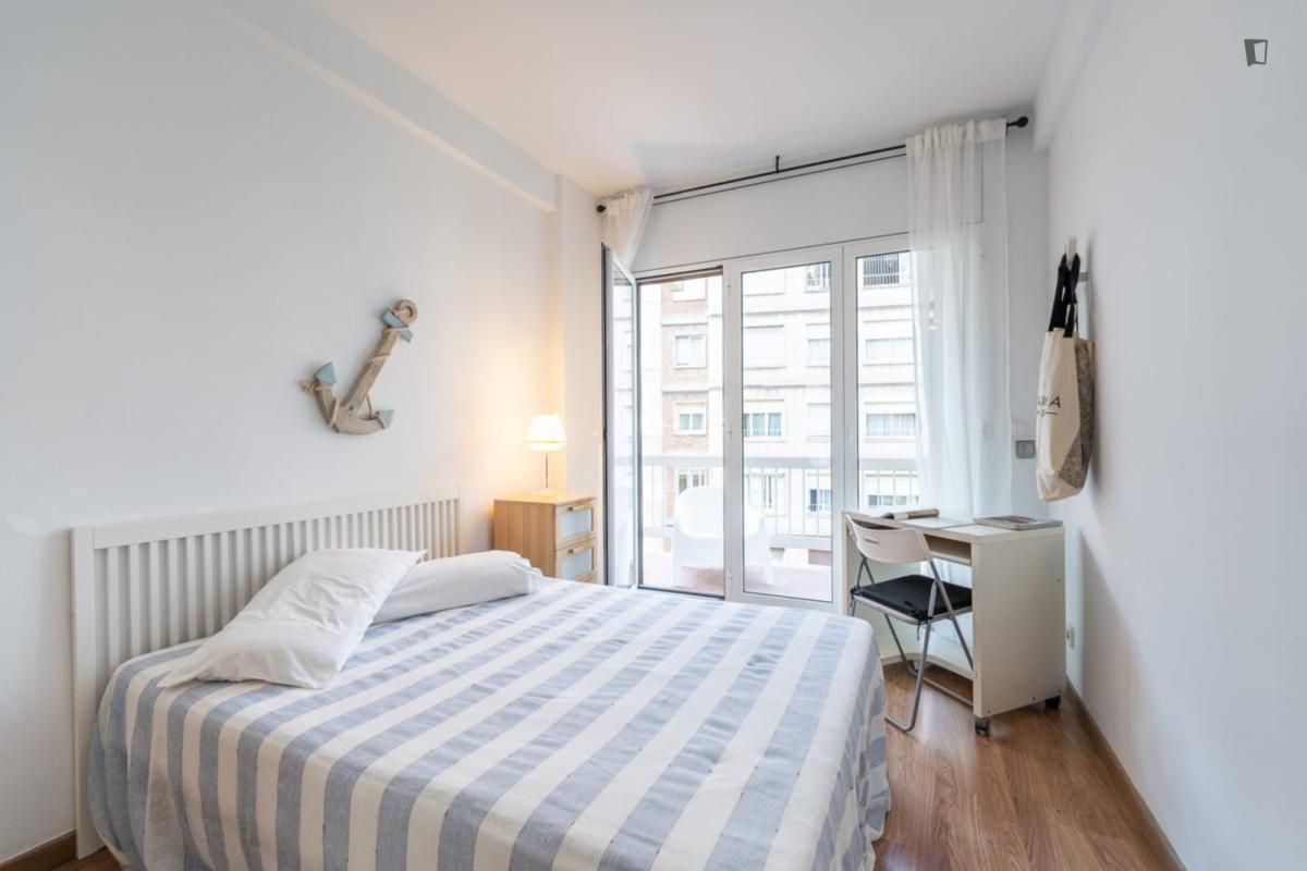 Dormitori de Apartament per a compartir en  Barcelona Capital amb Calefacció, Moblat i Forn