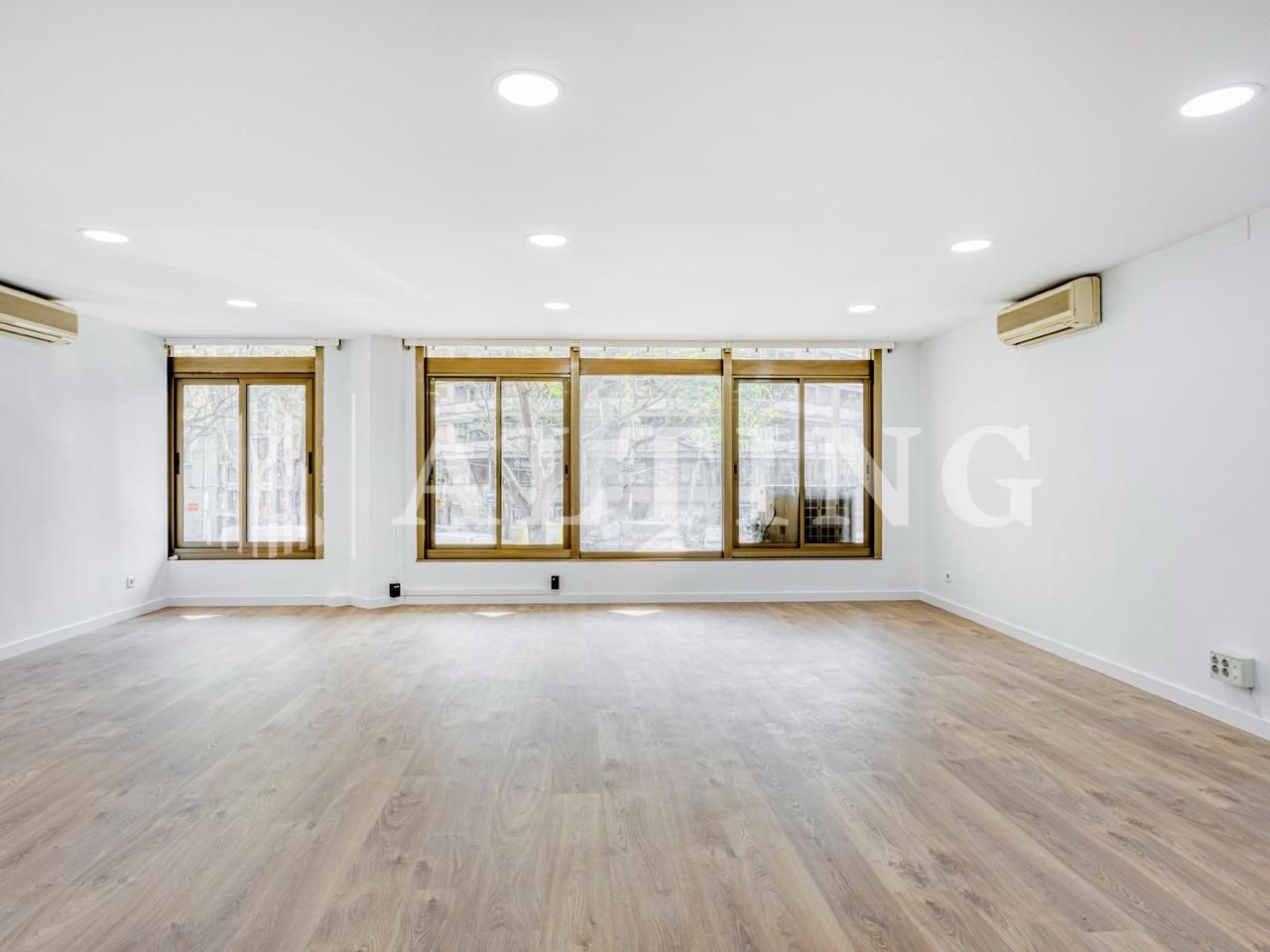 Sala d'estar de Oficina de lloguer en  Barcelona Capital amb Aire condicionat i Calefacció