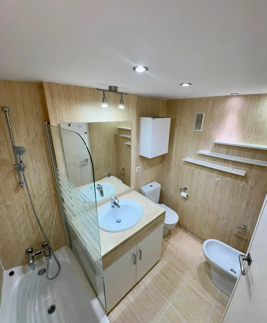 Baño de Piso de alquiler en Bétera con Aire acondicionado, Calefacción y Jardín privado