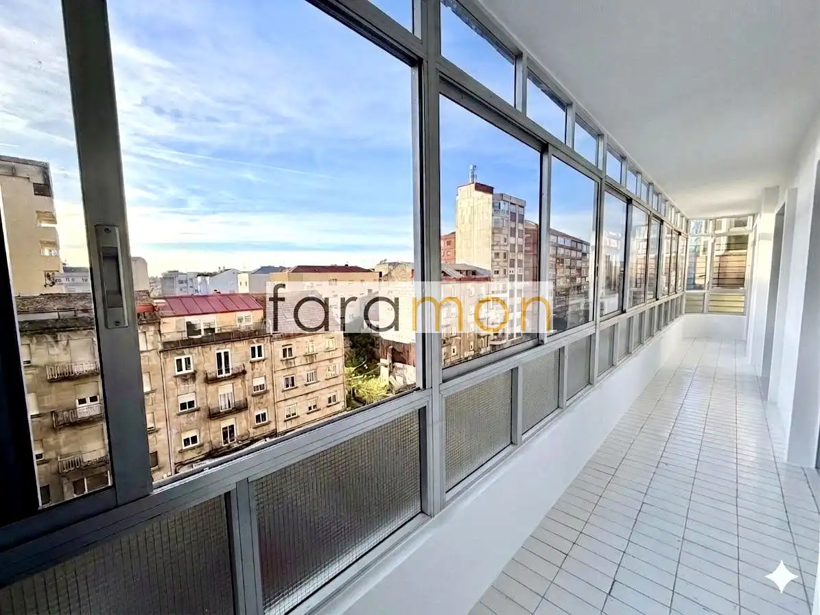 Vista exterior de Pis en venda en Vigo  amb Calefacció, Parquet i Terrassa