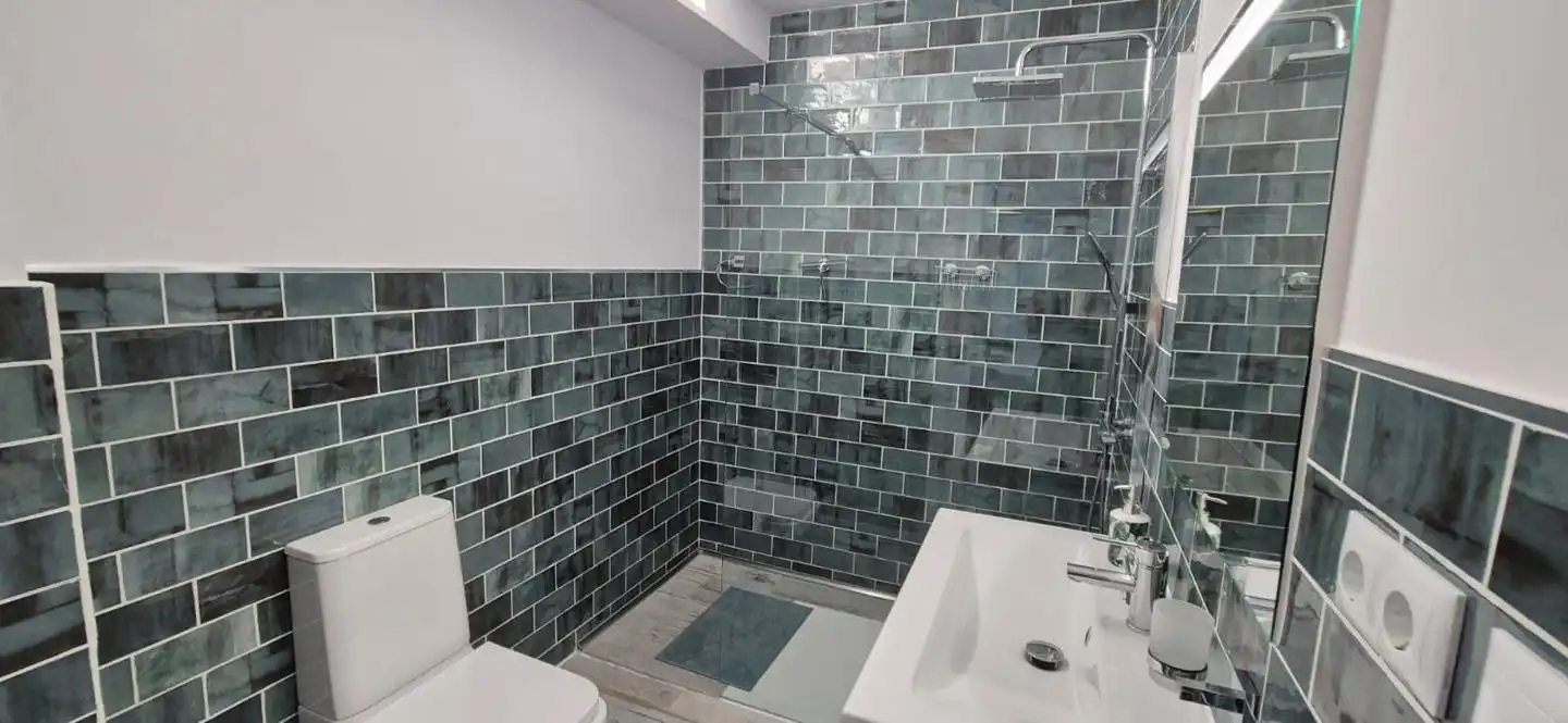 Bathroom of Ground floor for share in Elche / Elx  with Air Conditioner and Furnished
