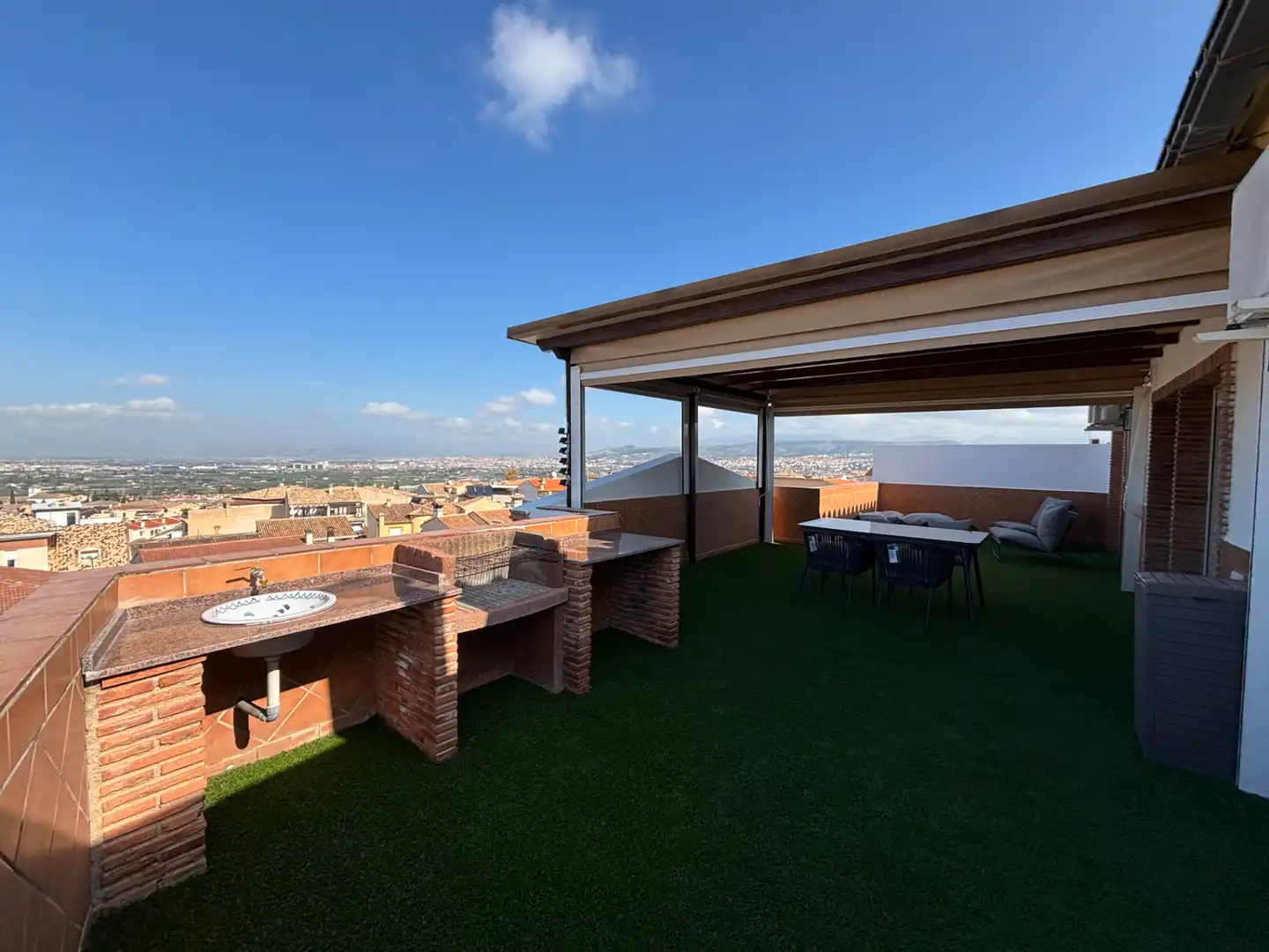 Terraza de Ático de alquiler en La Zubia con Aire acondicionado, Calefacción y Jardín privado
