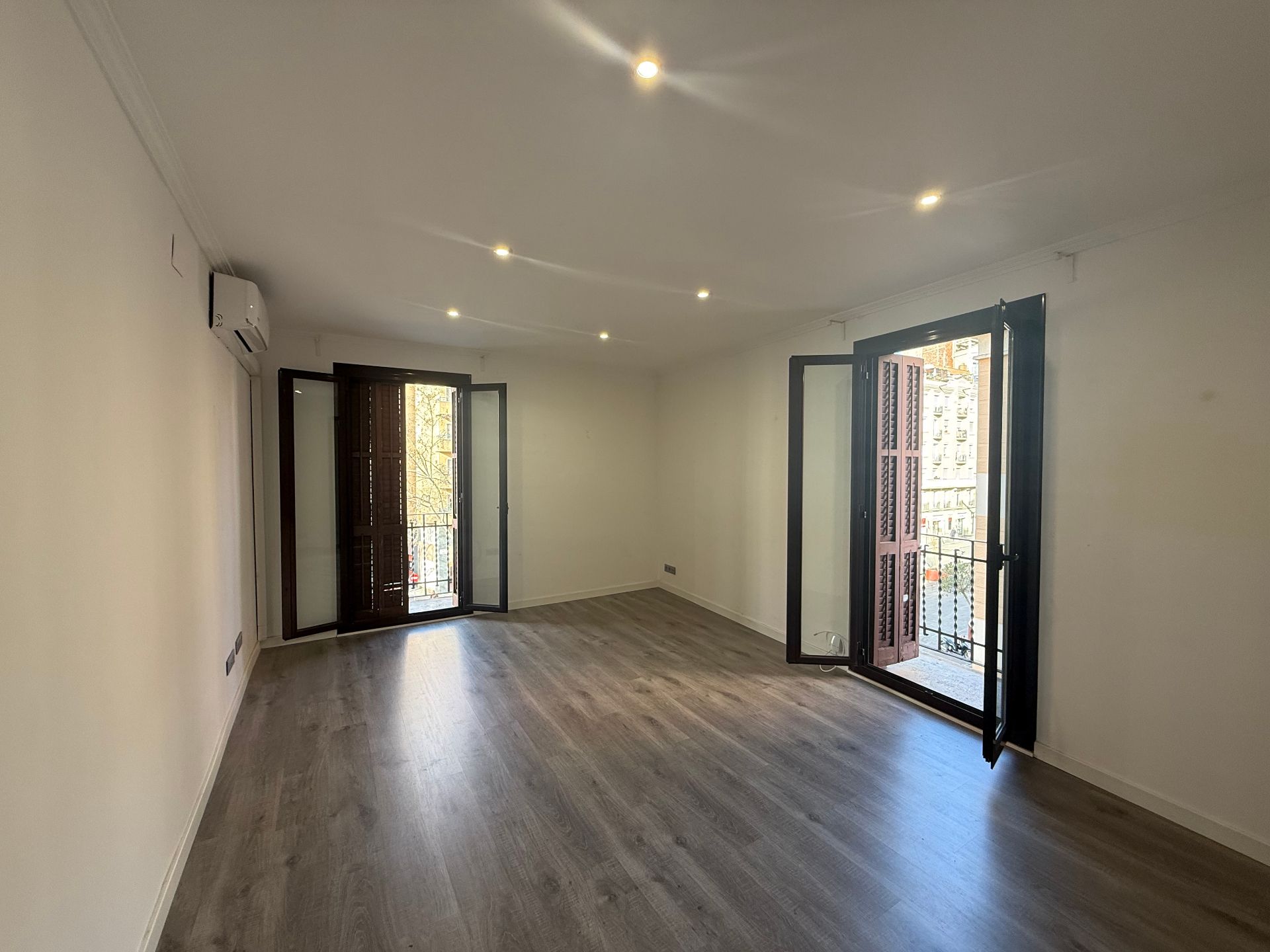 Dormitori de Pis de lloguer en  Barcelona Capital amb Aire condicionat, Calefacció i Parquet