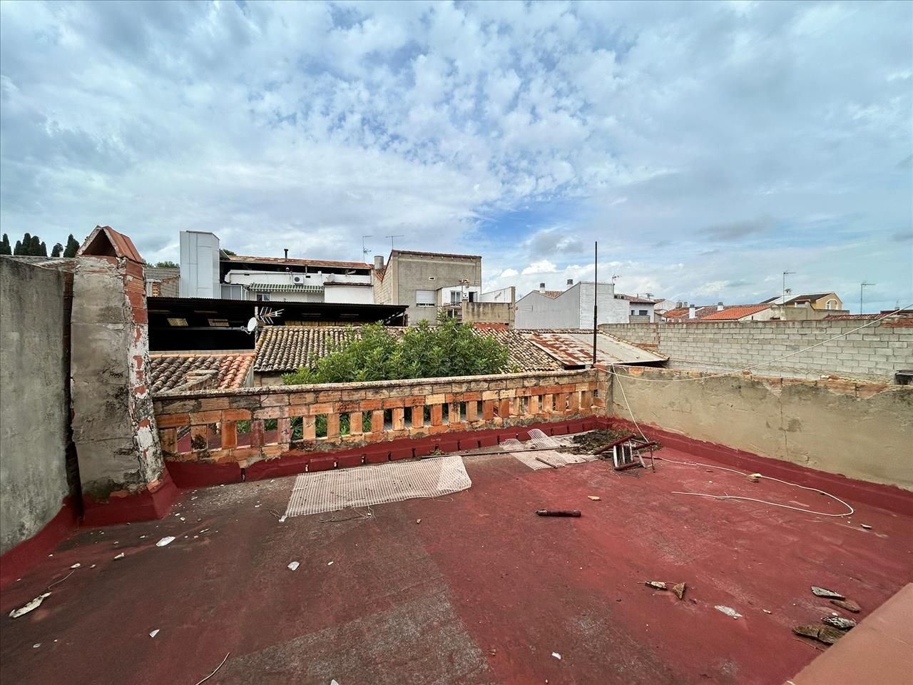 Vista exterior de Casa adosada en venda en Llanera de Ranes amb Terrassa