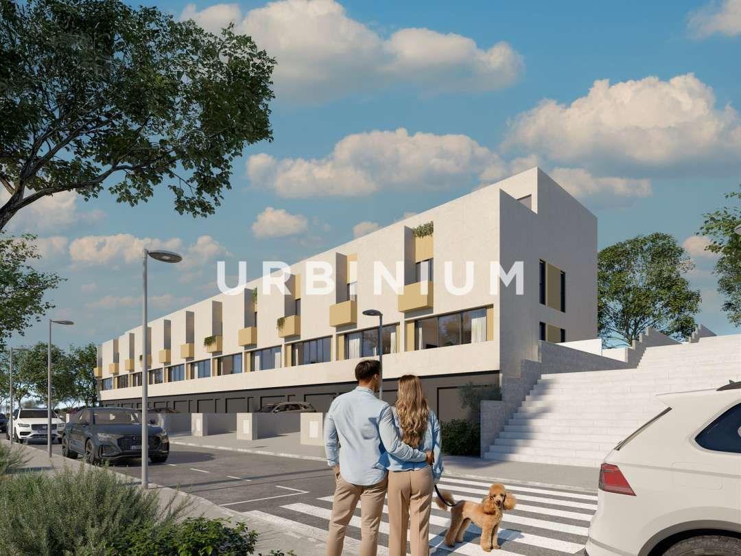 Vista exterior de Casa o xalet en venda en Girona Capital amb Aire condicionat, Calefacció i Jardí privat