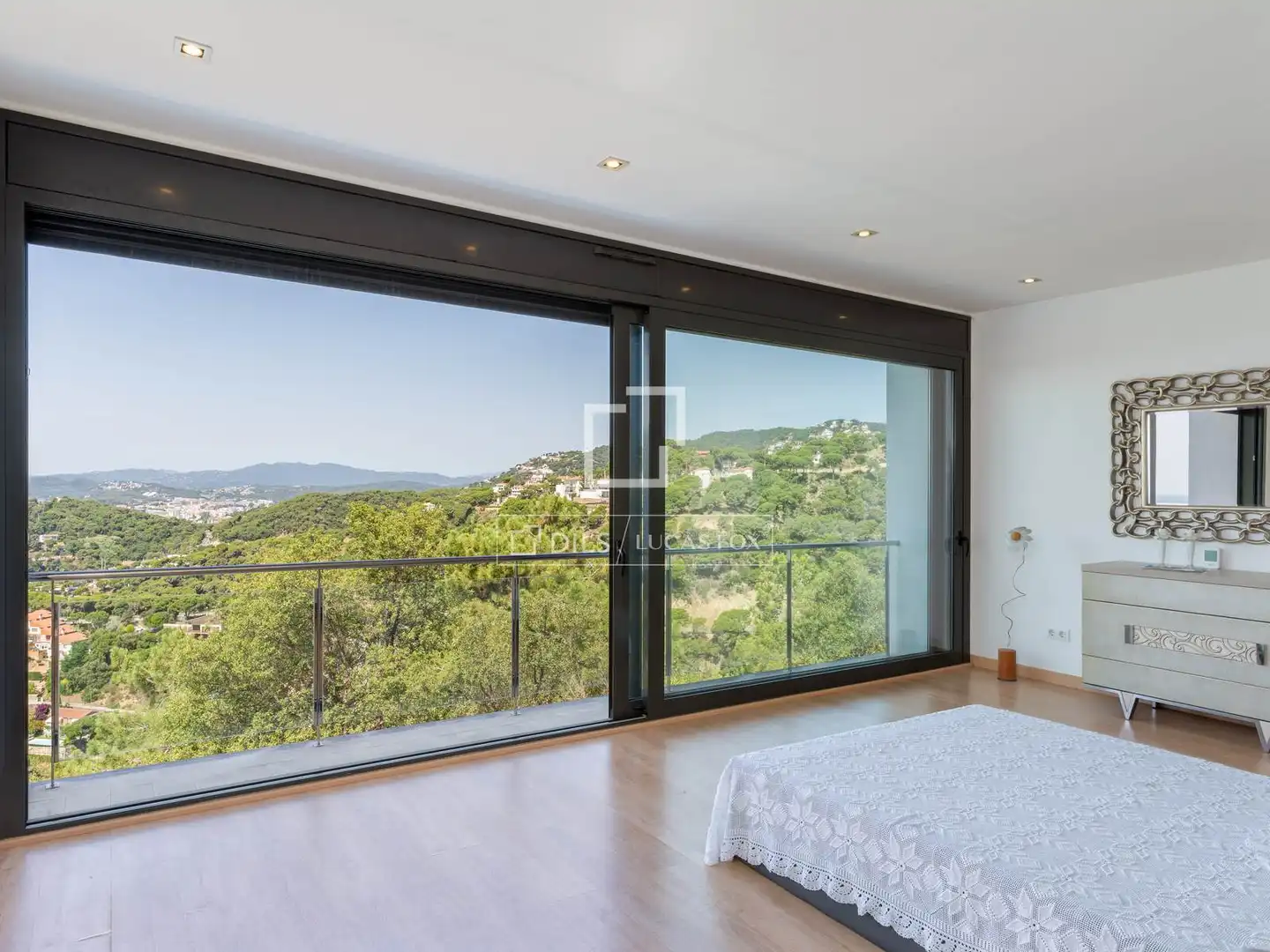 Schlafzimmer von Haus oder Chalet zum Verkauf in Lloret de Mar mit Klimaanlage, Privatgarten und Terrasse