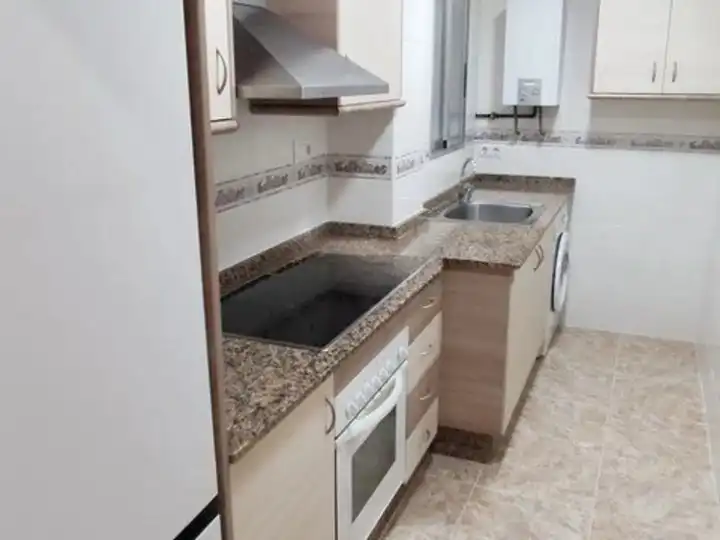 Cuina de Pis de lloguer en Catarroja amb Moblat, Forn i Rentadora