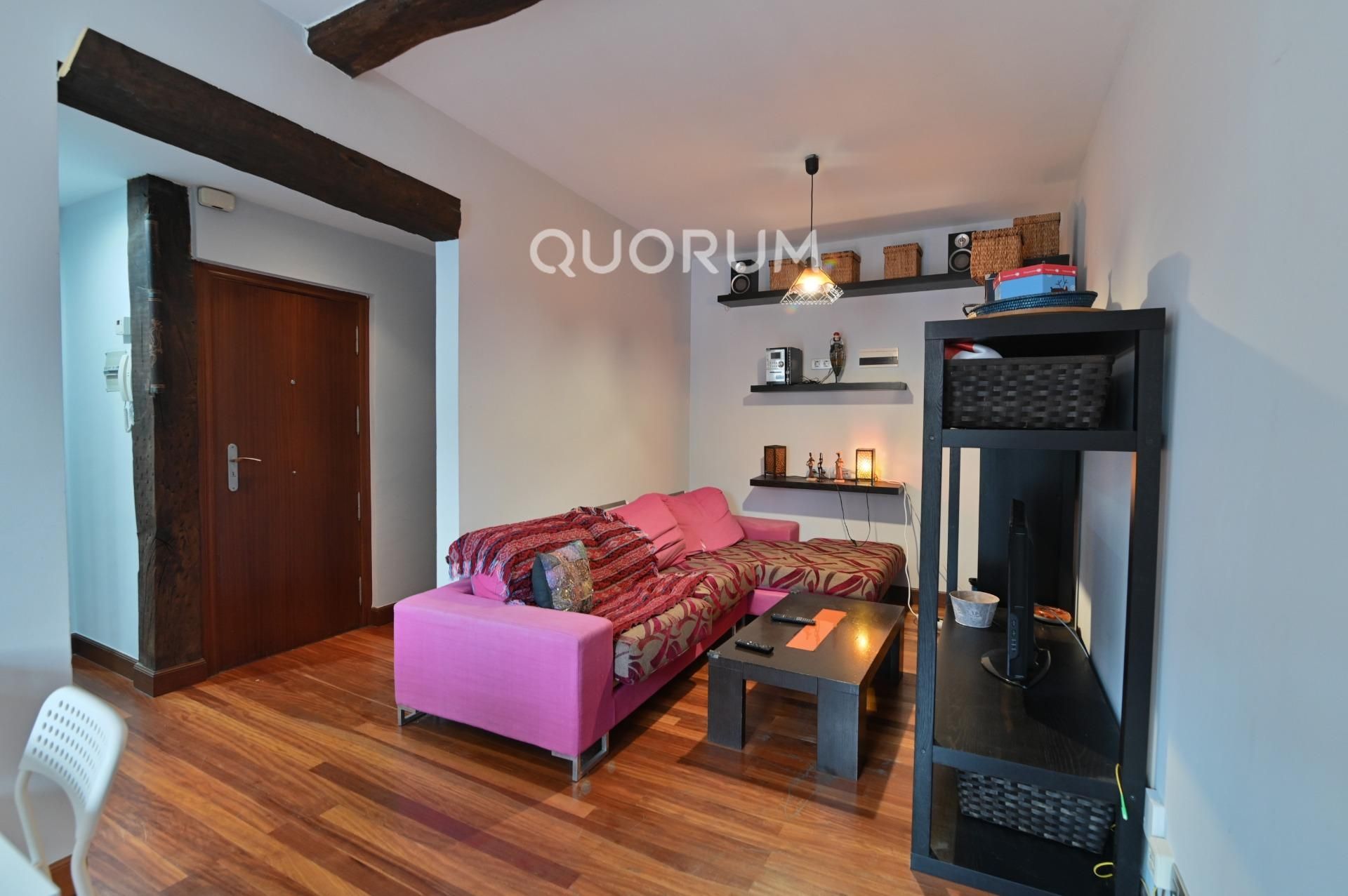 Sala d'estar de Pis en venda en Bilbao  amb Balcó i Jacuzzi