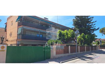 Vista exterior de Pis de lloguer en Gavà amb Aire condicionat, Jardí privat i Terrassa