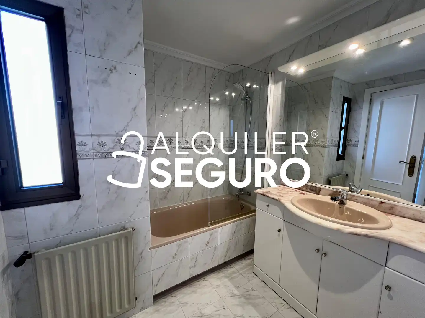 Bathroom of Flat for rent in Madrid  with Air Conditioner, Heating and Terrace