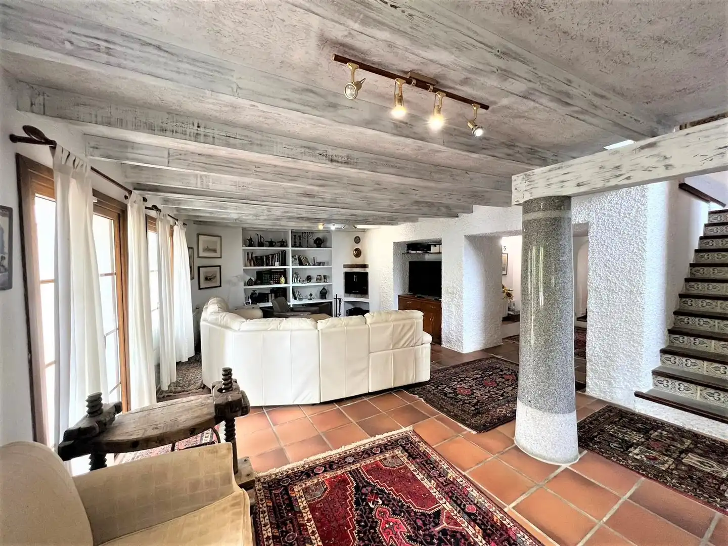 Sala d'estar de Finca rústica en venda en Mijas amb Piscina