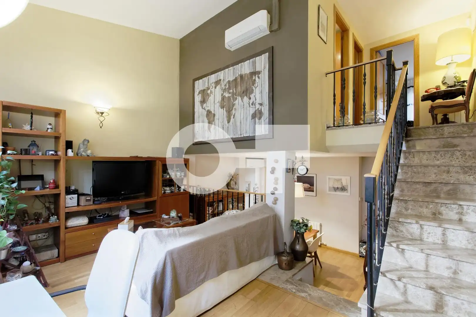 Living room of Duplexes for sale in Barcelona  with Heating, Parquet flooring and Terrace