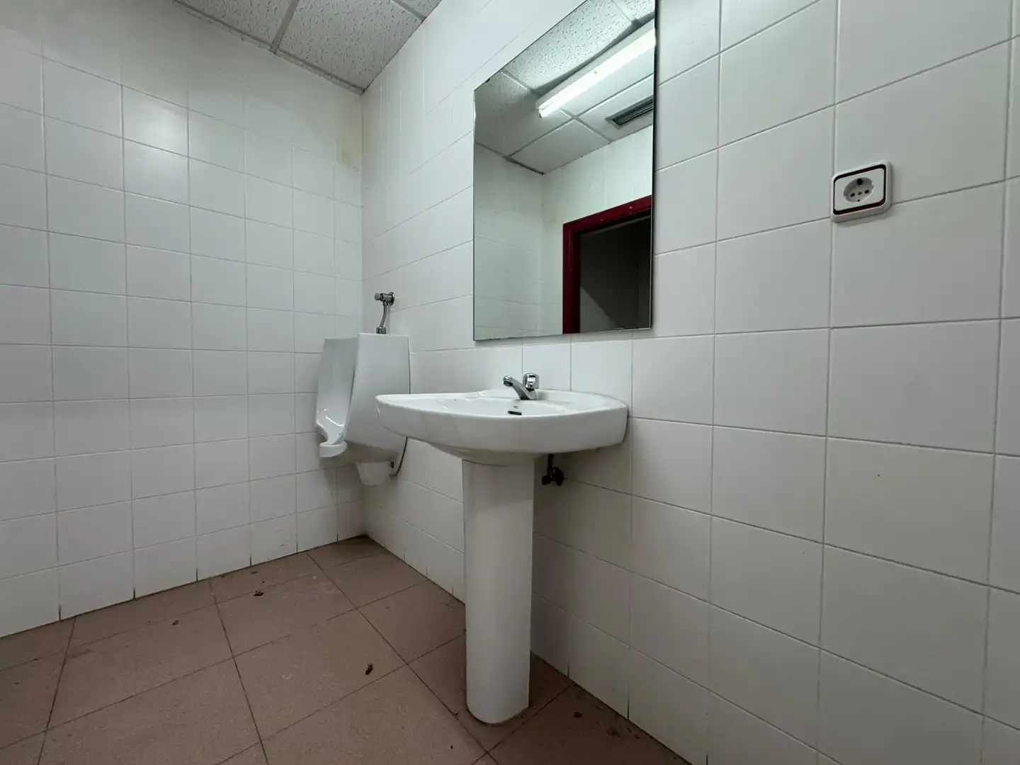 Baño de Nave industrial en venta en Elche / Elx