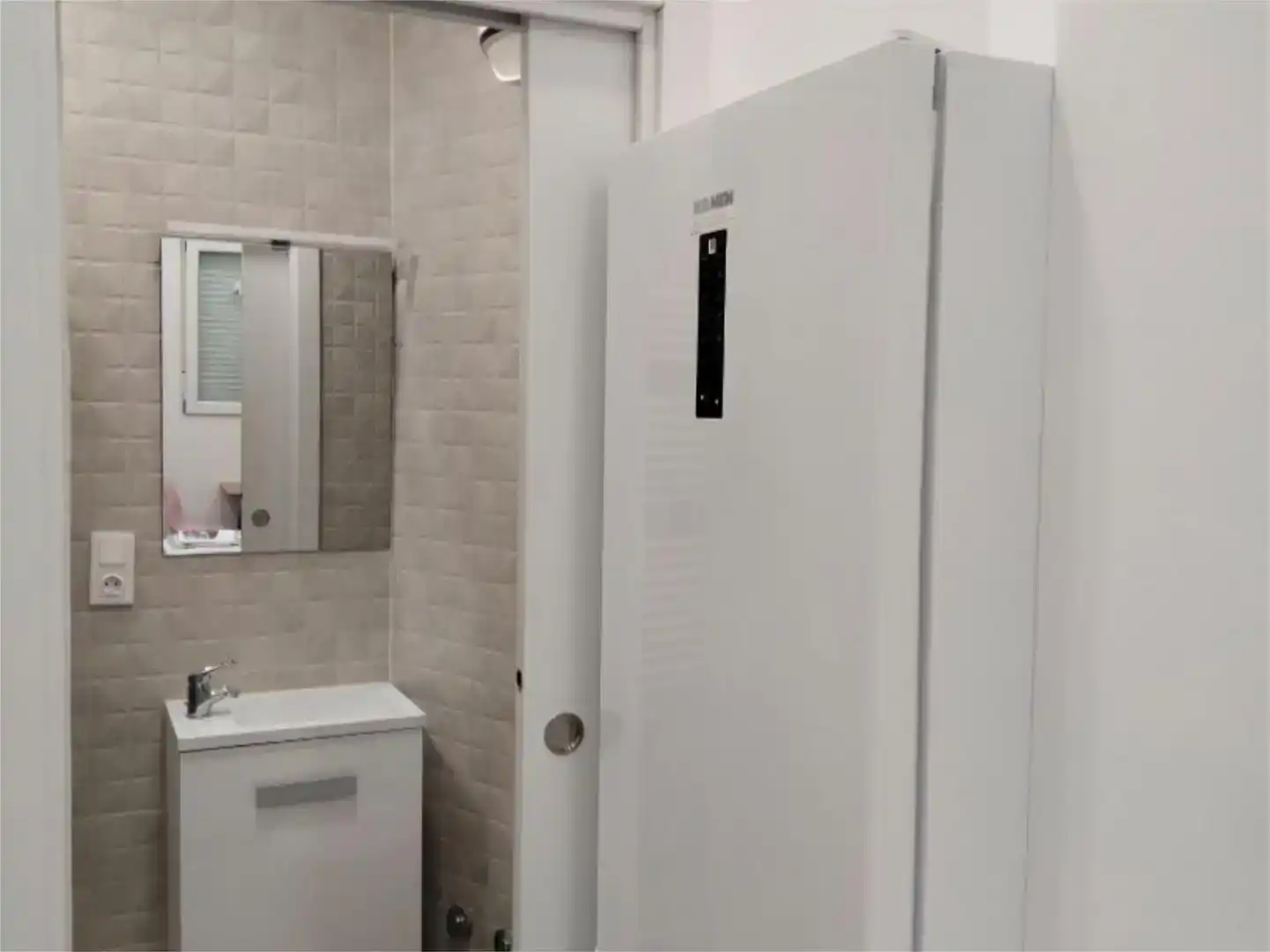 Bathroom of Study for rent in Valladolid  with Air Conditioner, Parquet flooring and Furnished