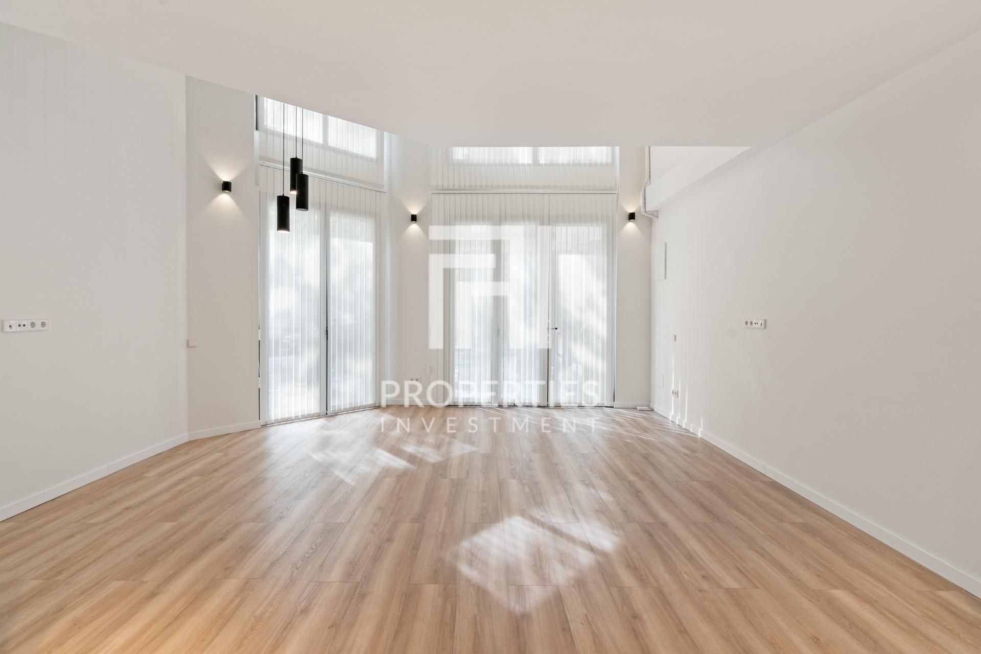 Vista exterior de Dúplex en venda en  Barcelona Capital amb Calefacció, Parquet i Alarma