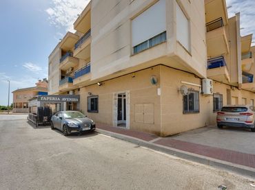 Locale commerciale in vendita a Calle General Moscardó 6
