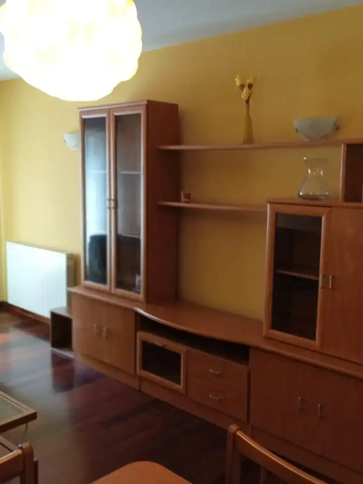 Sala de estar de Planta baja en venta en Santiago de Compostela  con Calefacción, Trastero y Amueblado