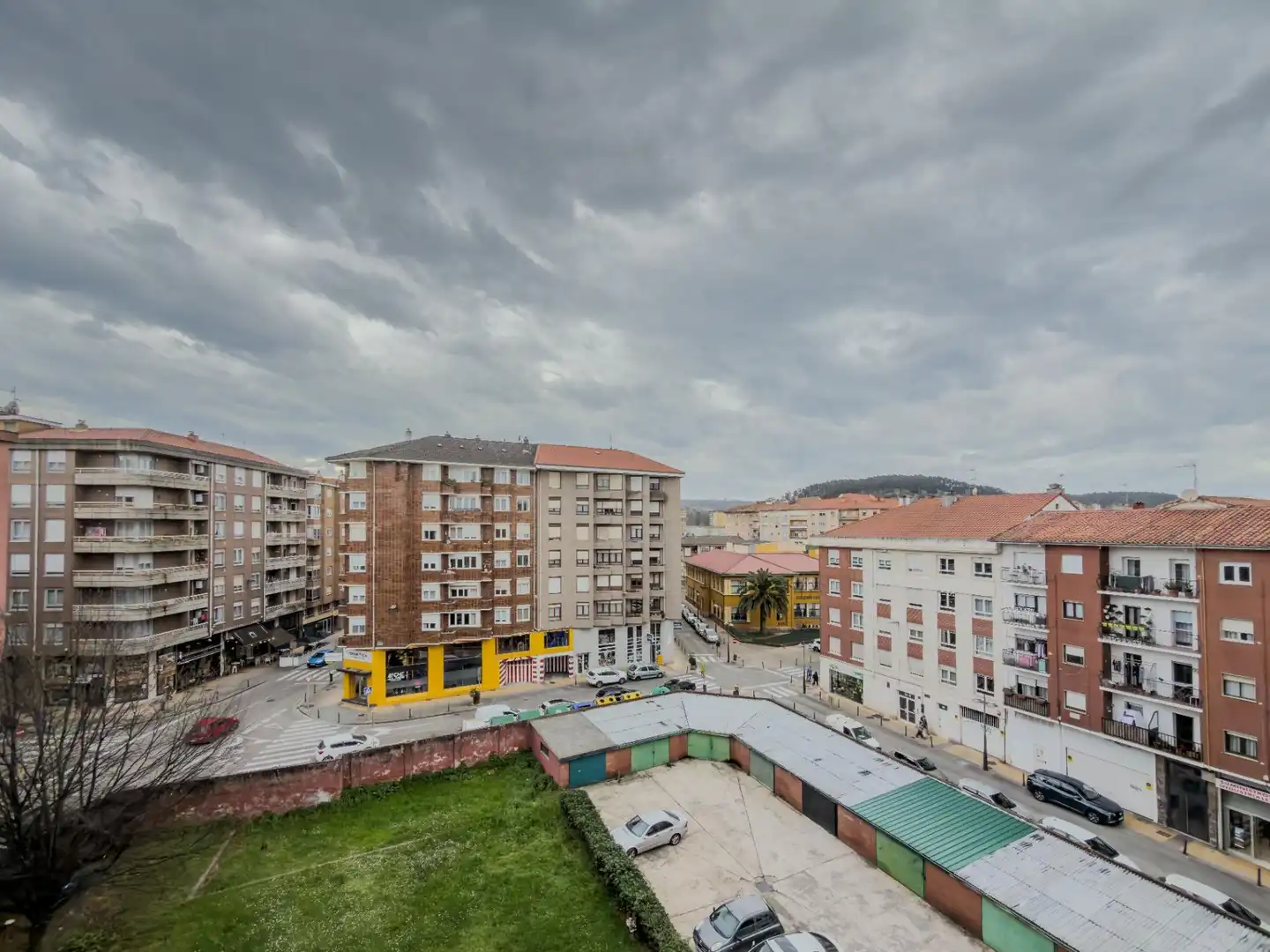 Vista exterior de Pis en venda en Torrelavega  amb Calefacció, Parquet i Traster