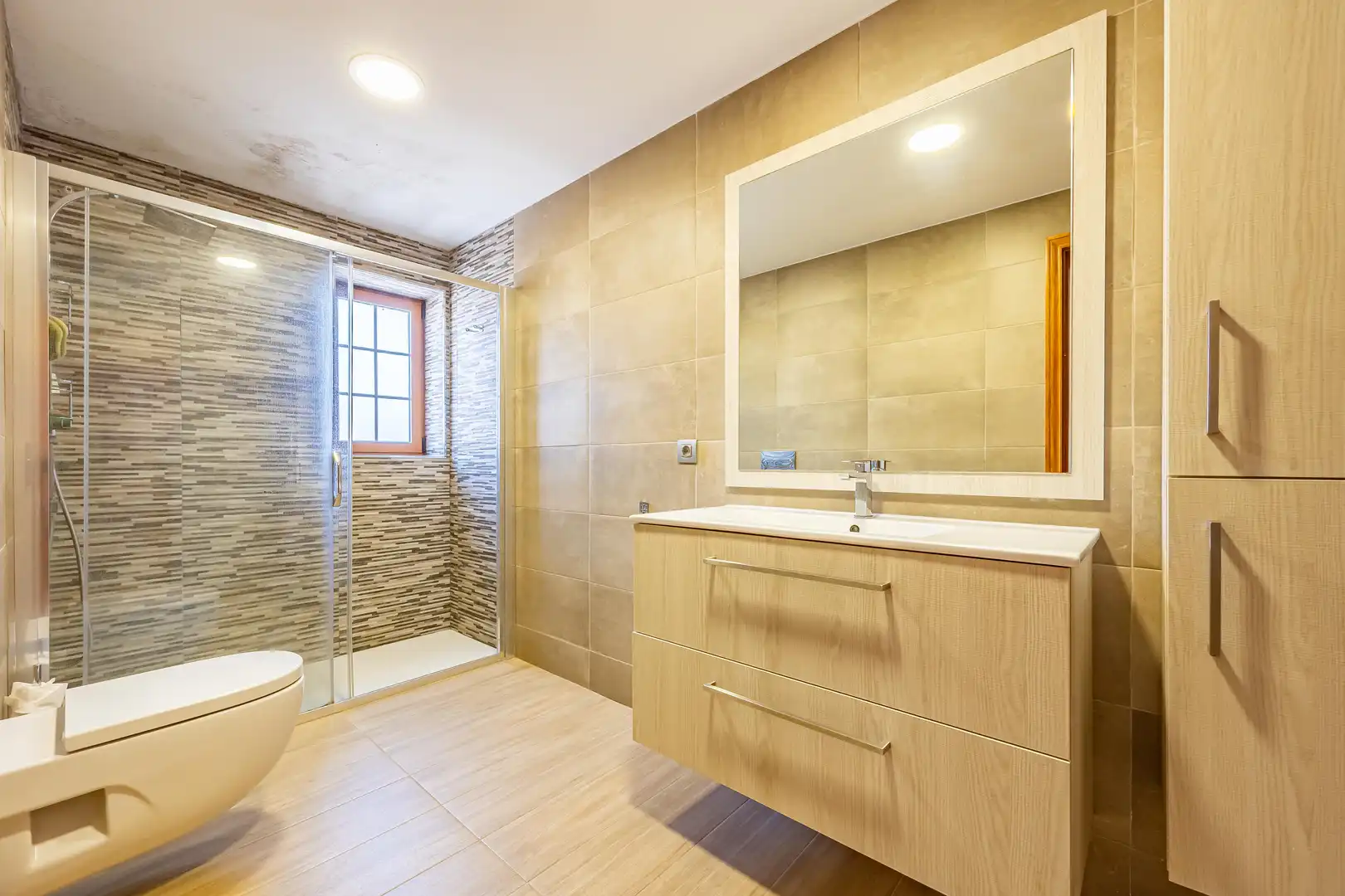 Bany de Casa o xalet en venda en Las Palmas de Gran Canaria amb Aire condicionat, Jardí privat i Terrassa
