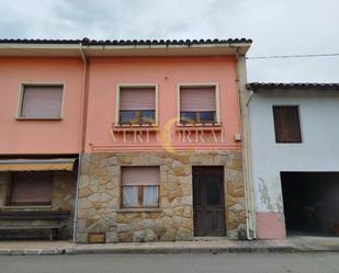 Vista exterior de Casa o xalet en venda en Nava amb Jardí privat i Traster