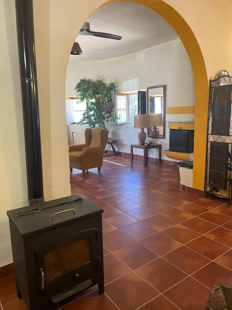 Sala de estar de Finca rústica en venta en Santa Eulària des Riu con Aire acondicionado, Calefacción y Jardín privado