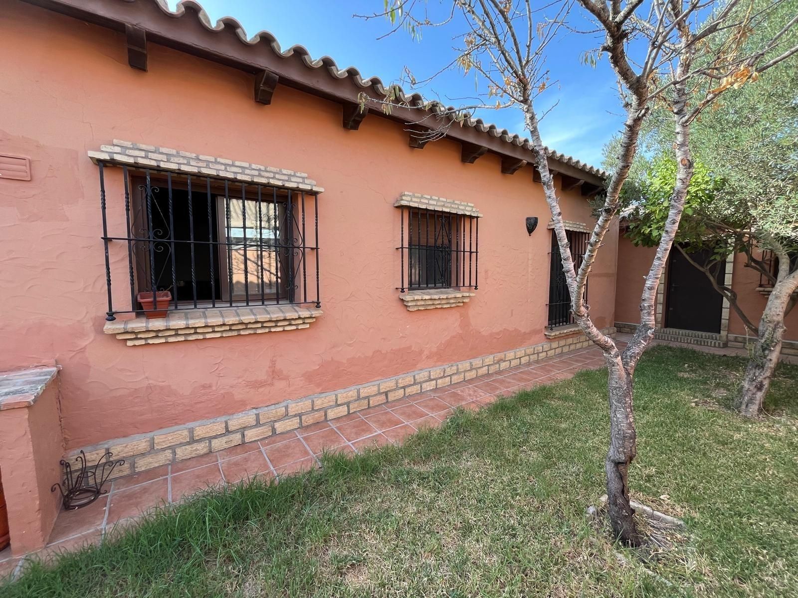 Vista exterior de Casa o xalet en venda en Chiclana de la Frontera