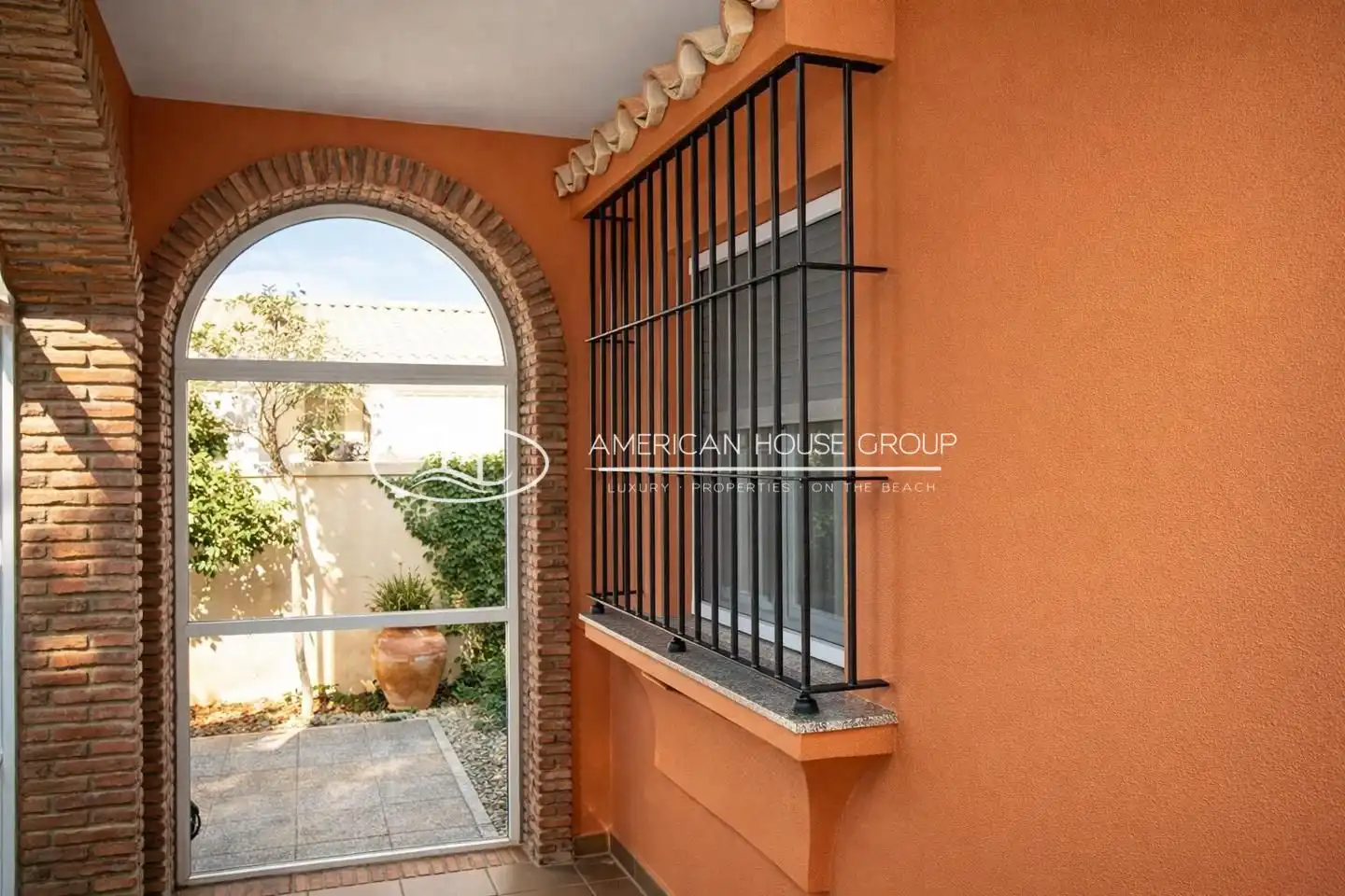 Exterior view of Houses for sale in Chiclana de la Frontera  with Air Conditioner and Private garden