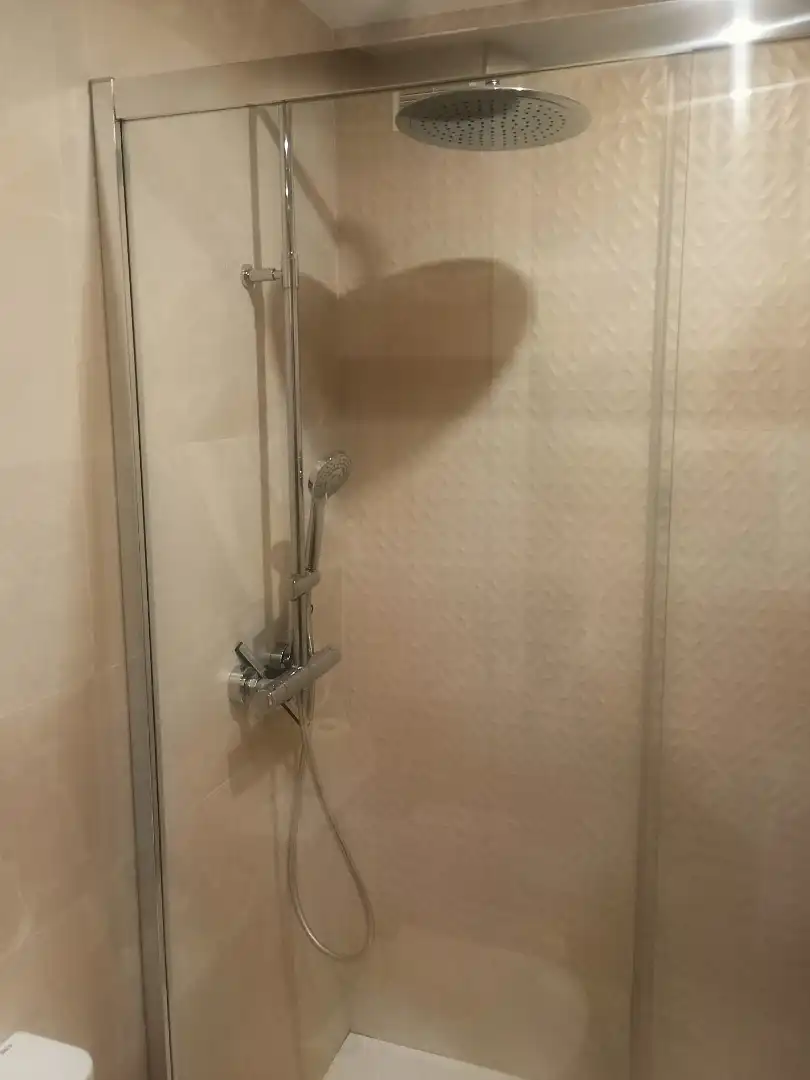 Badezimmer von Wohnung zur Miete in Oviedo  mit Heizung, Parkett und Abstellraum