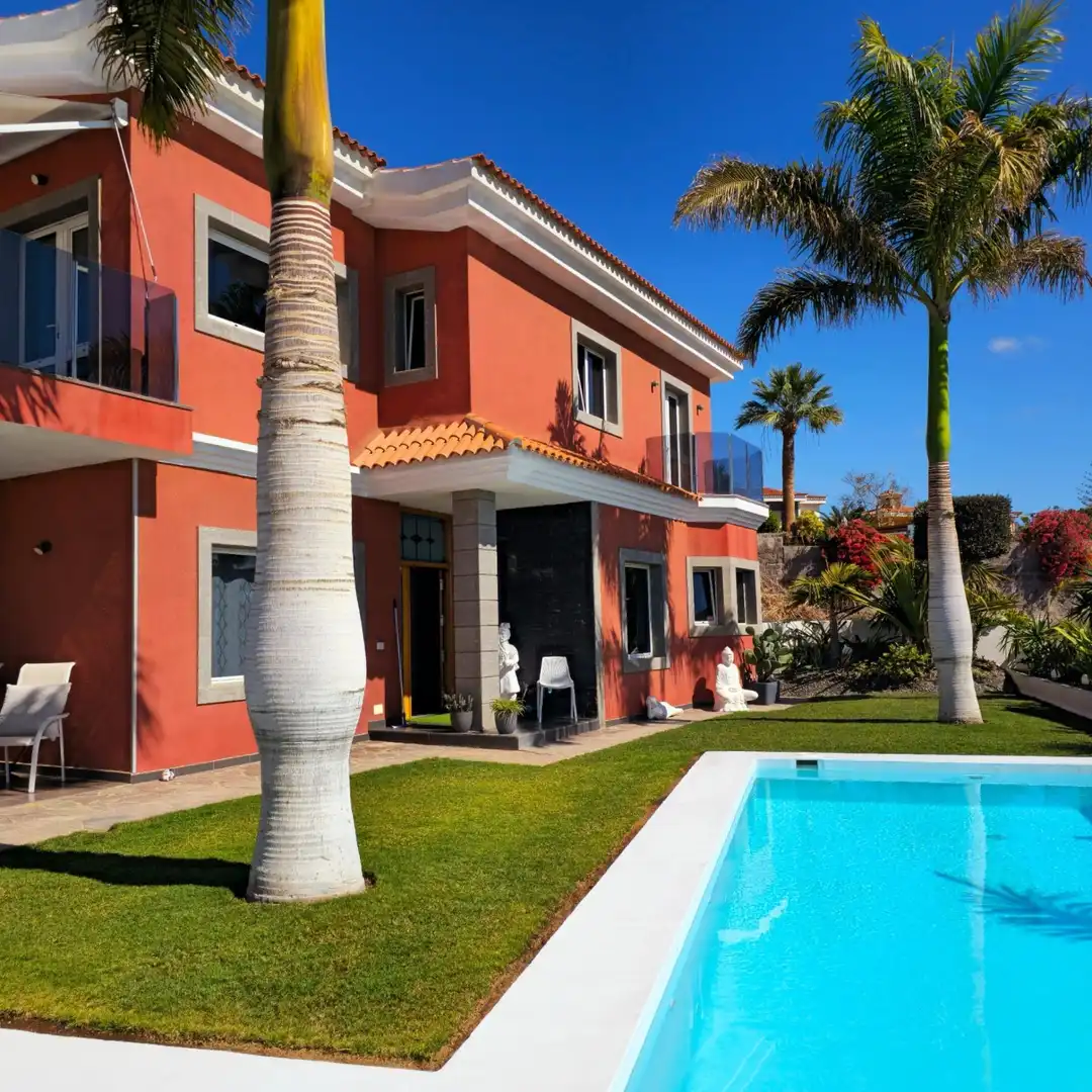 Vista exterior de Casa o chalet en venta en San Bartolomé de Tirajana con Aire acondicionado, Terraza y Piscina