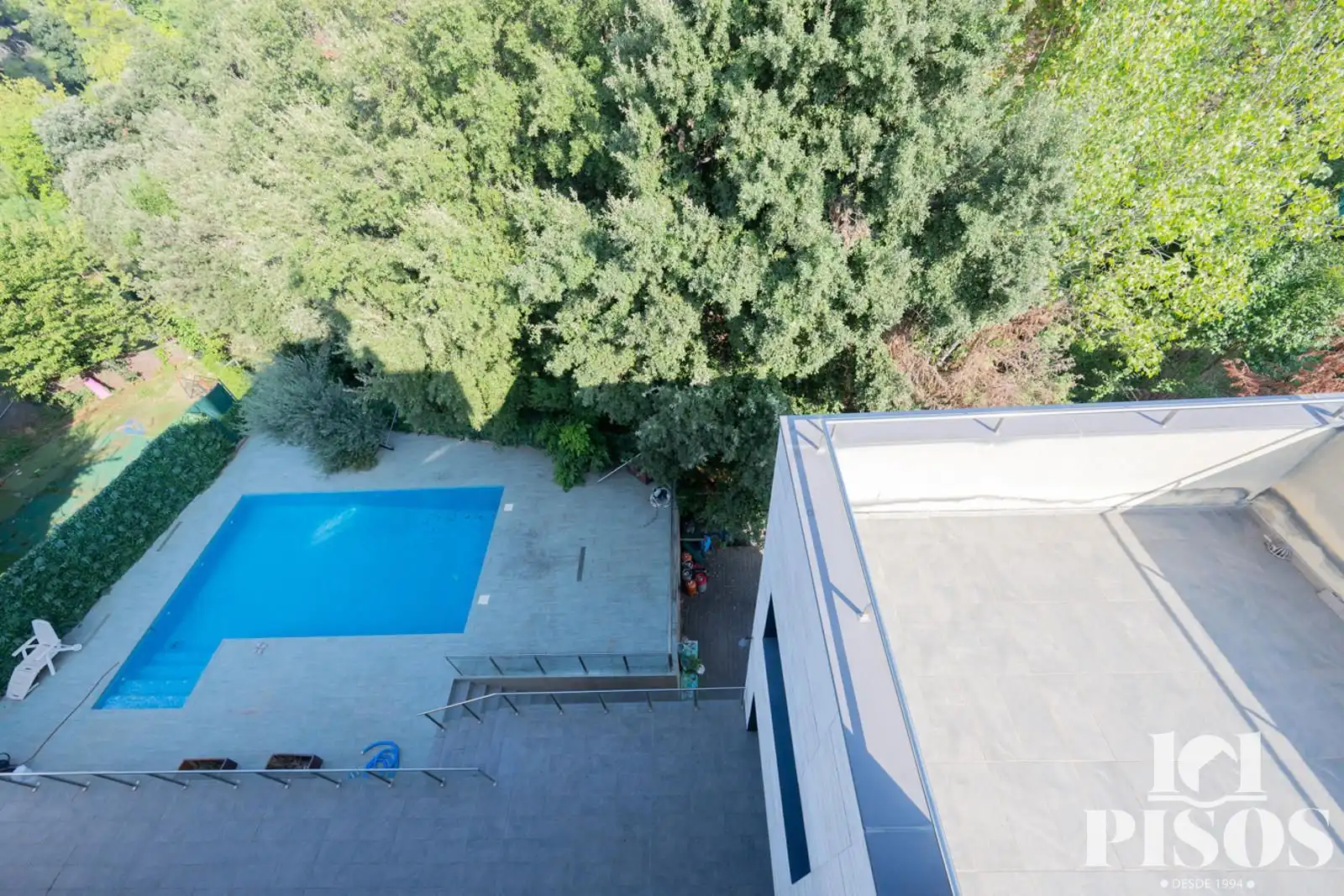 Swimming pool of Houses for sale in Sant Cugat del Vallès  with Air Conditioner, Storage room and Swimming Pool
