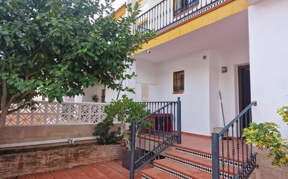 Vista exterior de Casa adosada de lloguer en Marbella amb Aire condicionat, Terrassa i Balcó