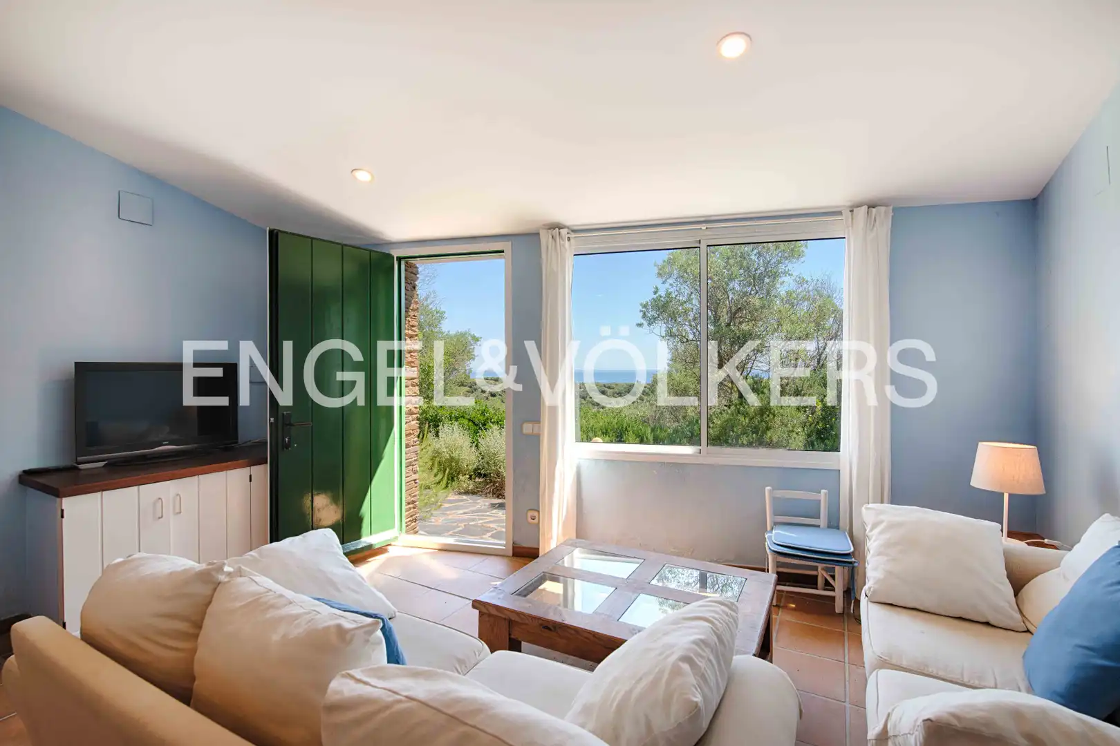 Sala d'estar de Casa o xalet en venda en Cadaqués amb Jardí privat, Terrassa i Moblat