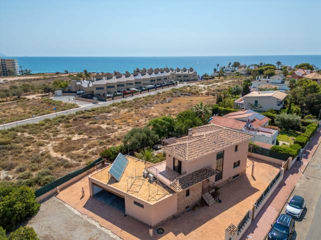 Casa-chalet en Venta en Avinguda de Cova del Llop Marí, 37 en Pueblo Español - Coveta Fumá