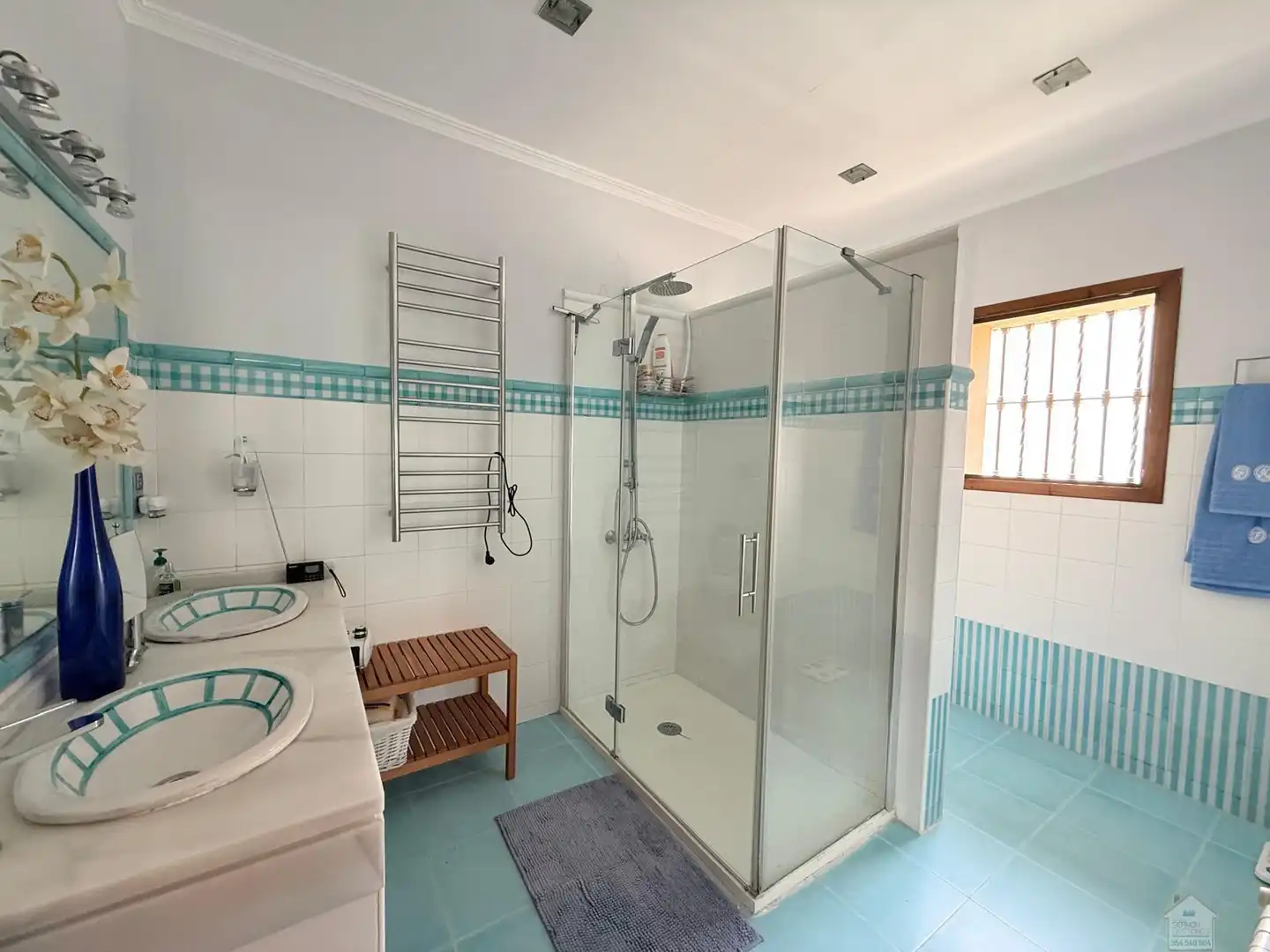 Bany de Casa o xalet en venda en Montequinto amb Aire condicionat, Calefacció i Parquet