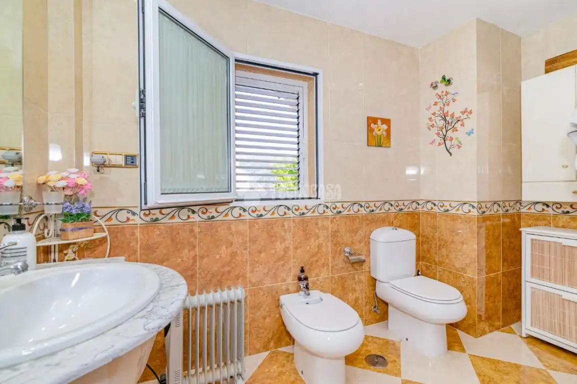 Bathroom of Houses for sale in Cenes de la Vega  with Terrace and Swimming Pool