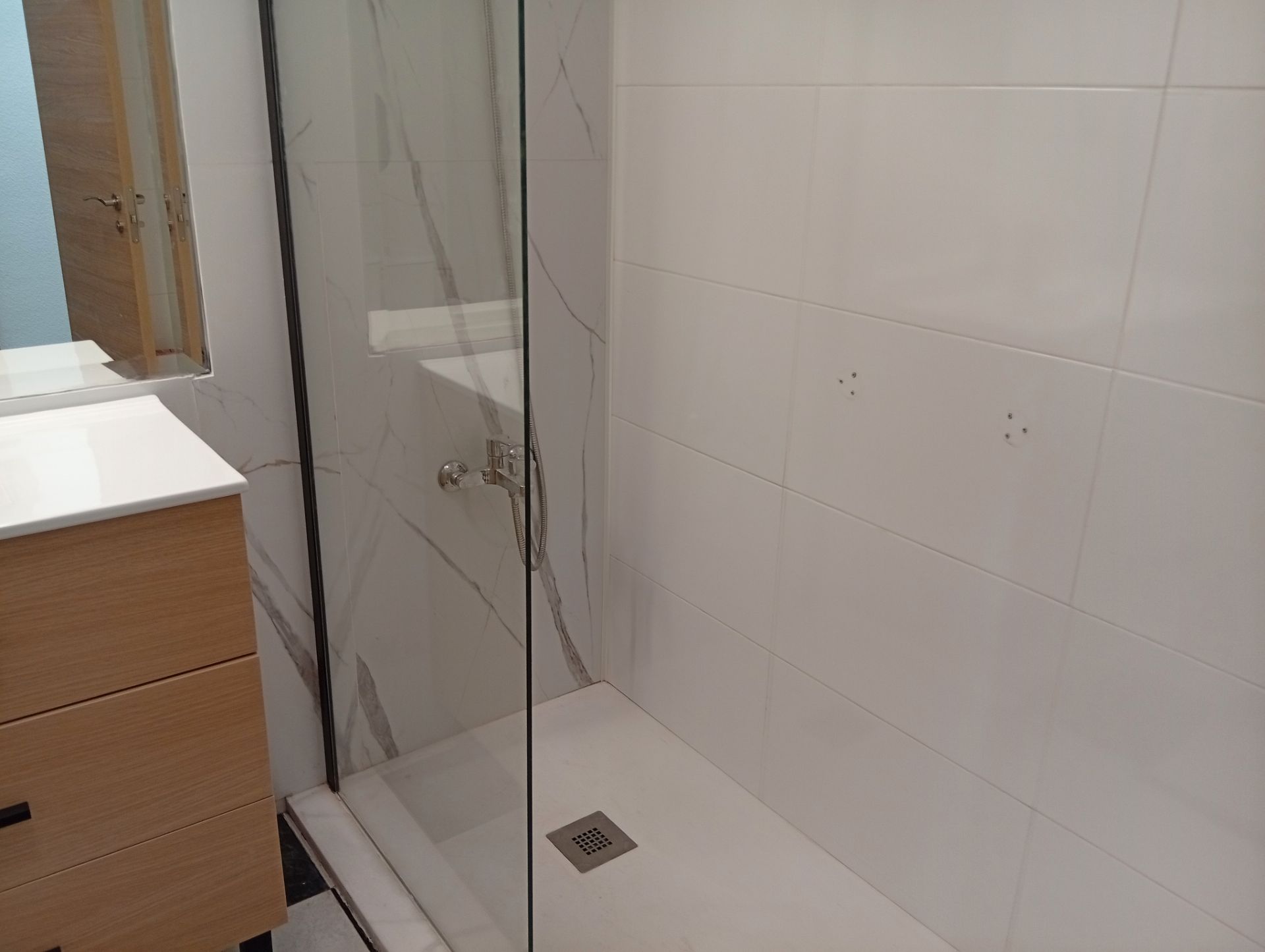 Bany de Pis de lloguer en  Granada Capital amb Rentadora, Microones i Es permeten mascotes