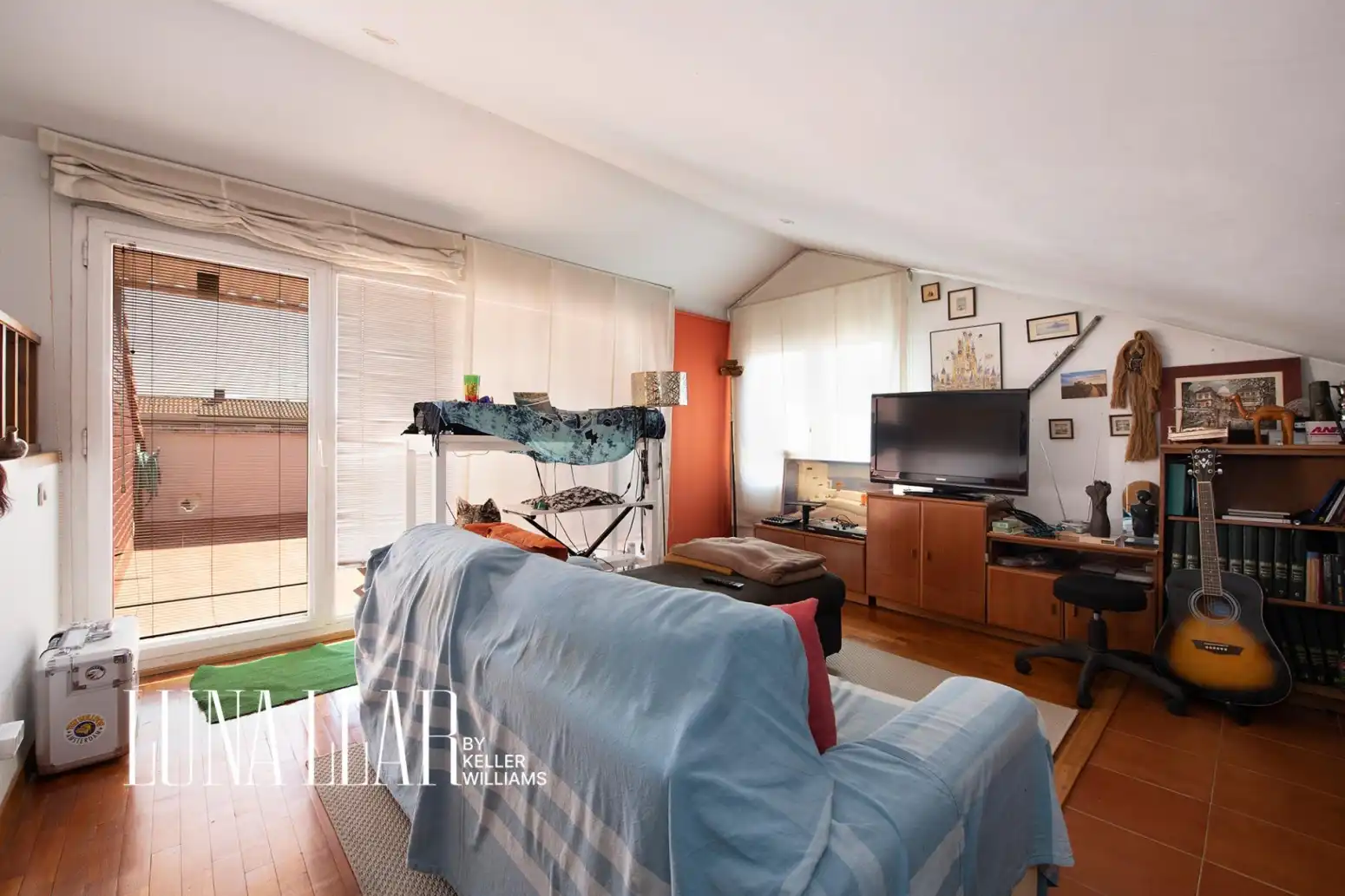 Living room of Detached homes for sale in Sant Joan Despí  with Heating and Parquet flooring