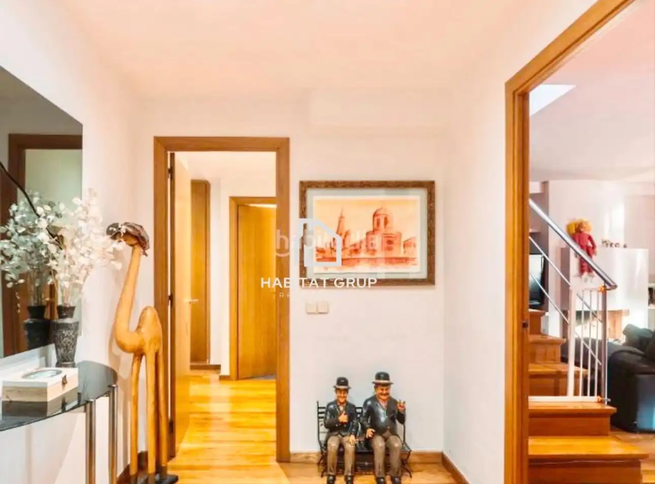 Dúplex en venta en Girona con Calefacción, Terraza y Trastero
