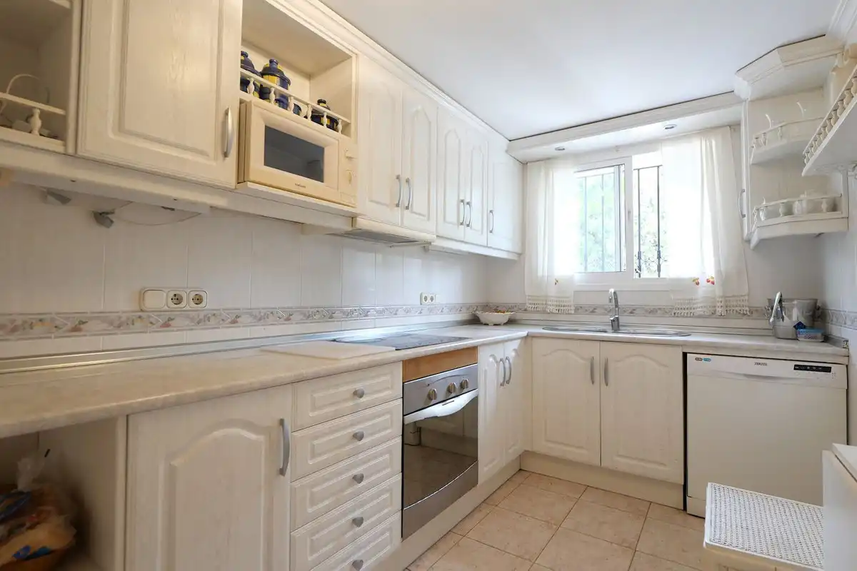 Cocina de Casa adosada en venta en Marbella con Aire acondicionado, Terraza y Piscina comunitaria