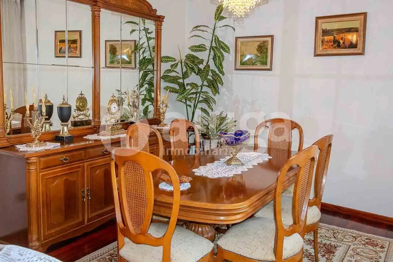 Menjador de Finca rústica en venda en Cangas  amb Calefacció, Jardí privat i Terrassa