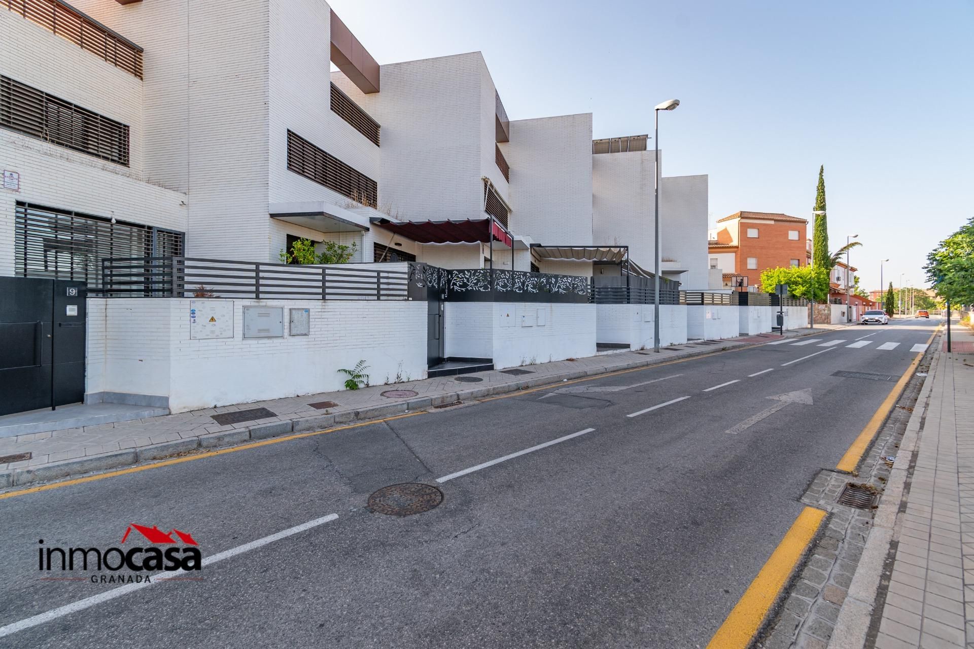 Exterior view of Single-family semi-detached for sale in  Granada Capital  with Terrace and Storage room