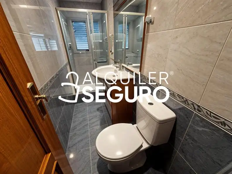 Bathroom of Flat for rent in Latina