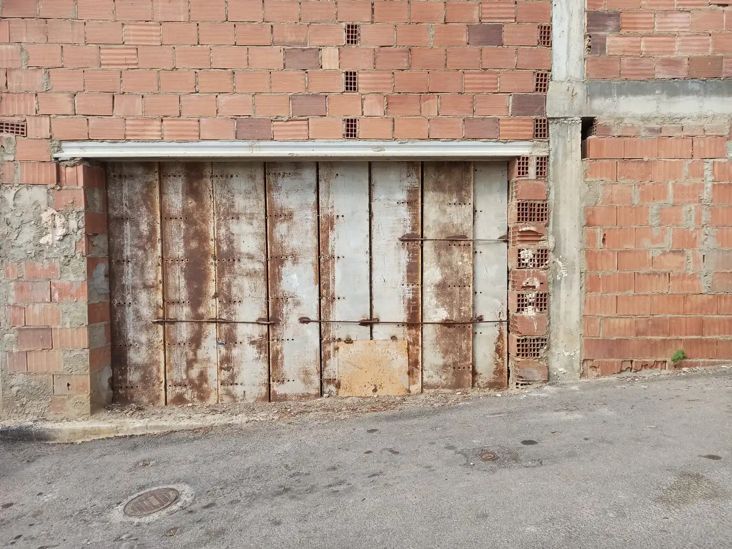 Außenansicht von Garage zum Verkauf in Antas