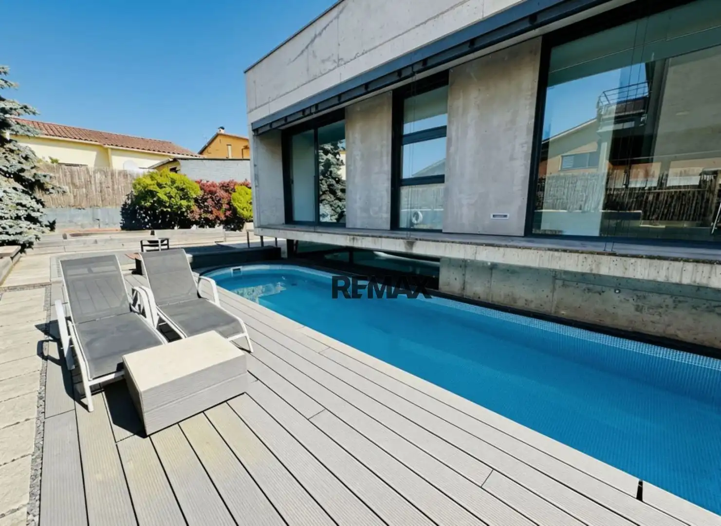Piscina de Casa o xalet en venda en Porqueres amb Jardí privat, Terrassa i Traster