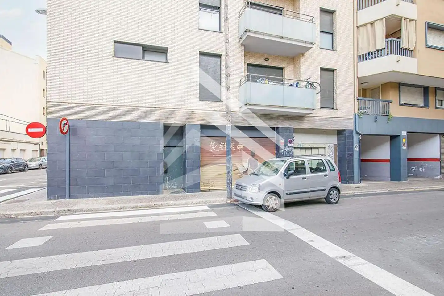 Vista exterior de Edifici en venda en Girona