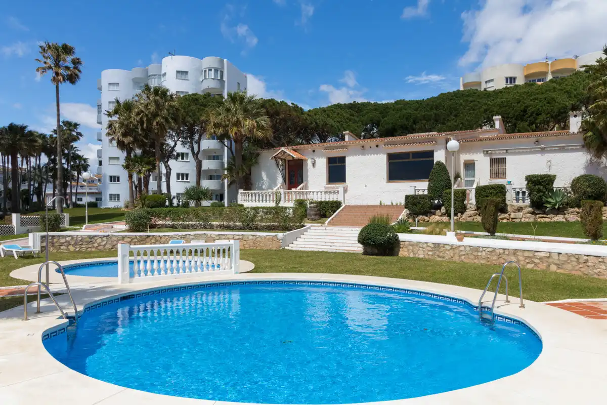 Apartamento con piscina en venta en Calahonda, imagen 12