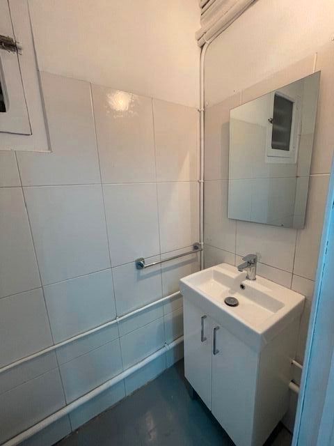 Bathroom of Premises to rent in  Barcelona Capital  with Air Conditioner