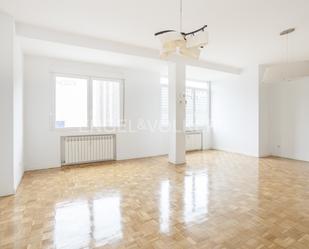 Sala d'estar de Apartament de lloguer en  Madrid Capital amb Aire condicionat