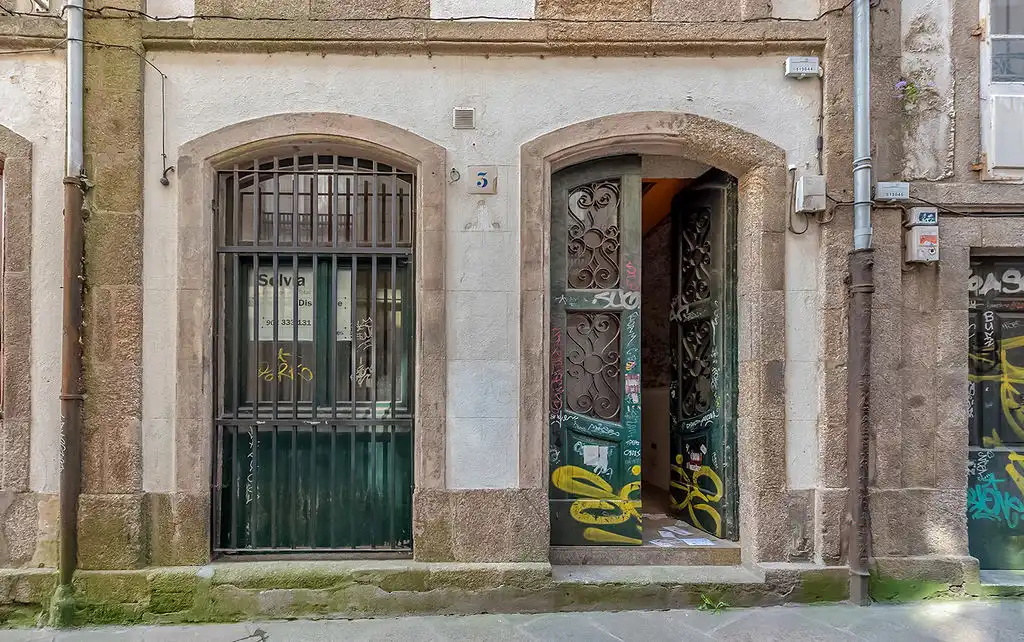 Vista exterior de Local en venda en Santiago de Compostela 